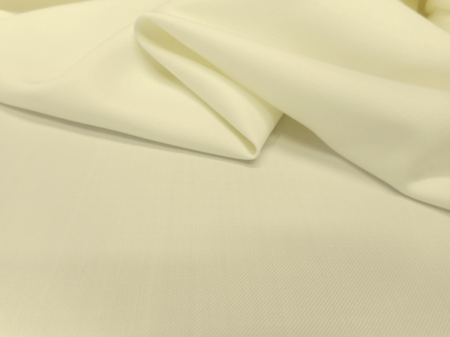 Bourrette de soie N°14 ficelle et blanc en 2023  Ficelle, Création de  vêtements, Tissus haute couture
